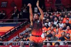 就是干这个的！祝铭震4记三分助队取胜 贡献12分2板2助&正负值+14